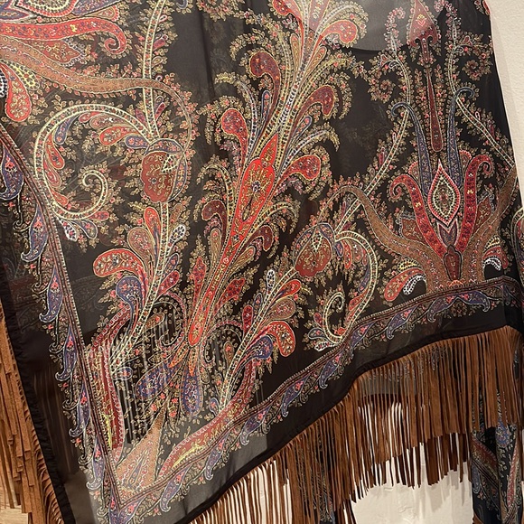 SPECTACULAR SILKY PONCHO with Fringe - Picture 8 of 9